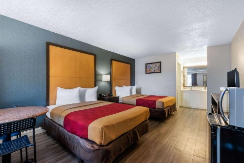 Econo Lodge Airport At RJ Stadium image 17