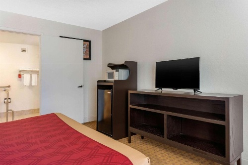 Econo Lodge Airport At RJ Stadium image 19