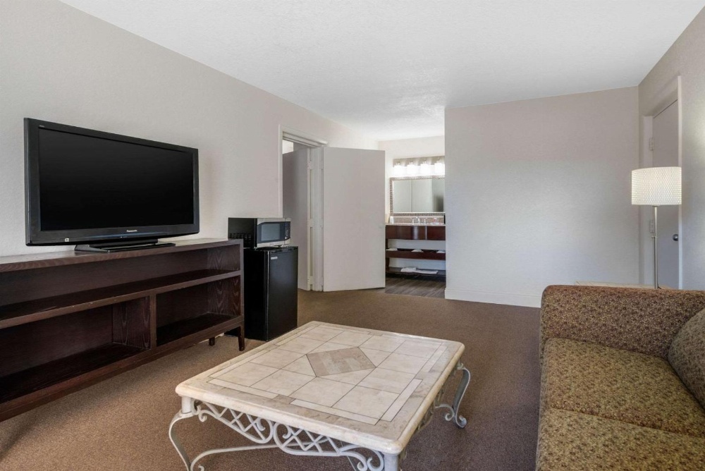 Econo Lodge Airport At RJ Stadium Main image