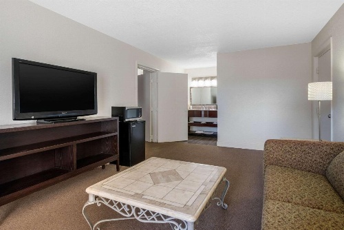 Econo Lodge Airport At RJ Stadium image 3